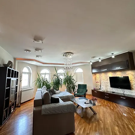 Apartment Lovely Free Street Parking Novi Sad