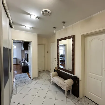 Апартаменты Lovely Free Street Parking Нови-Сад