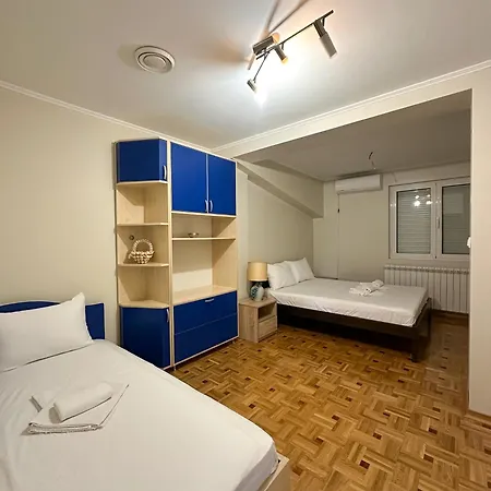 Апартаменты Lovely Free Street Parking